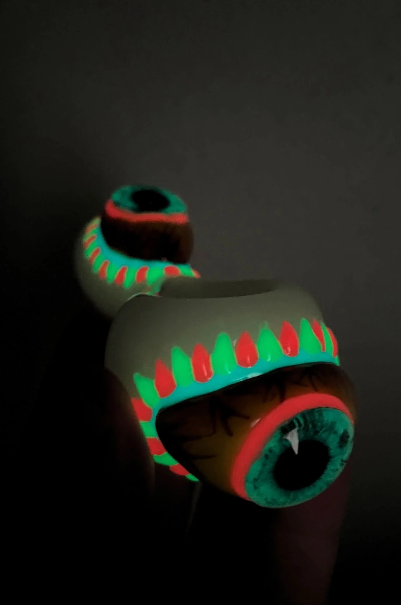 Eye of the Beholder GLOW Pipe - Image 3