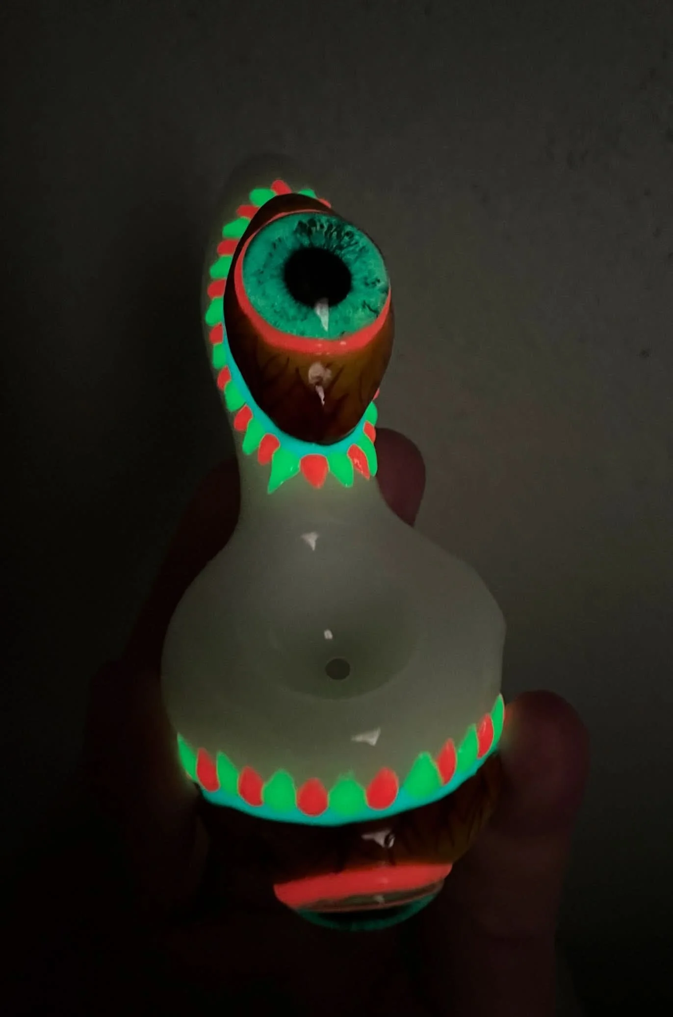 Eye of the Beholder GLOW Pipe - Image 4