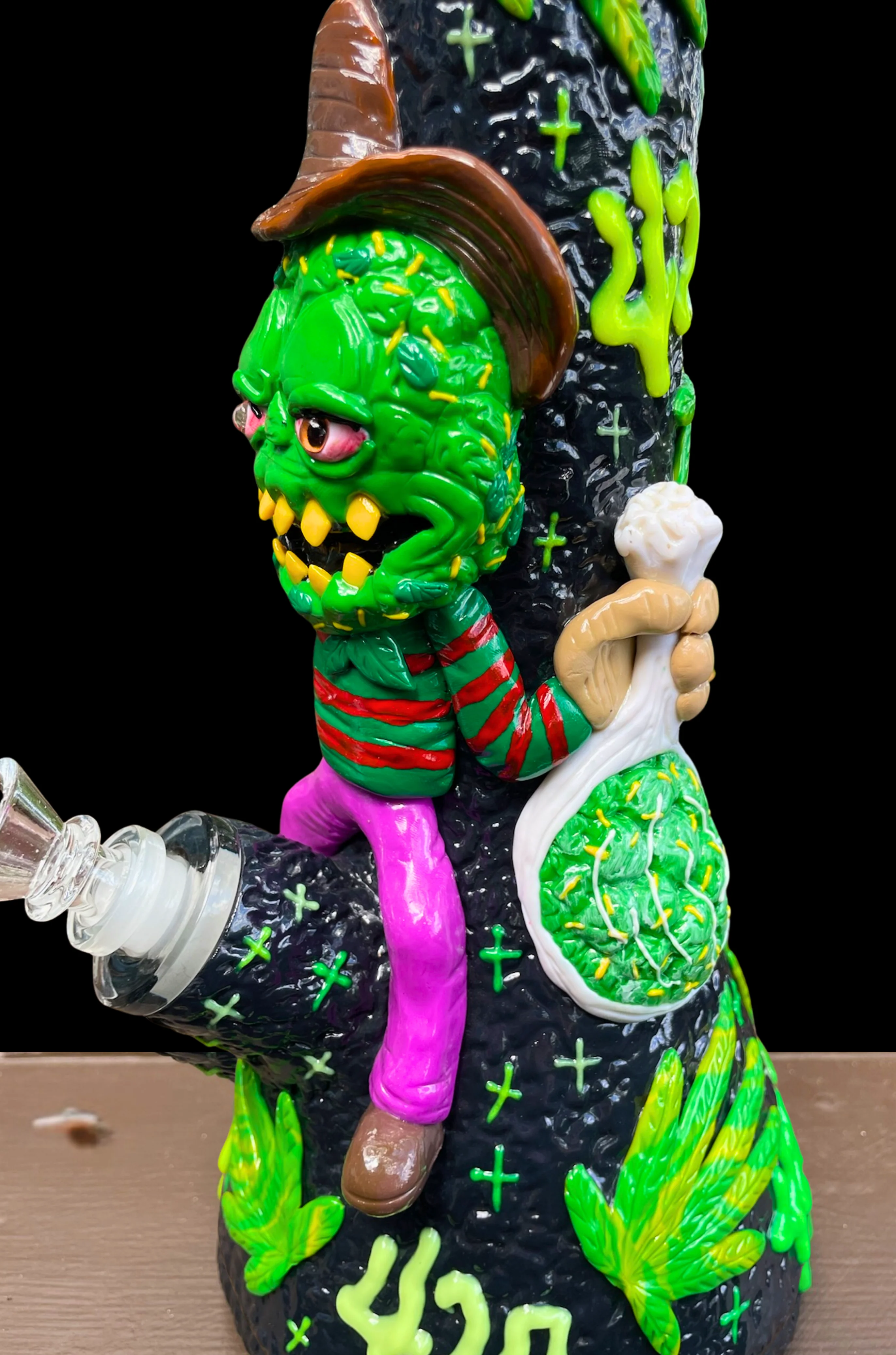 Freddy Kushger Bong GLOW - Image 3