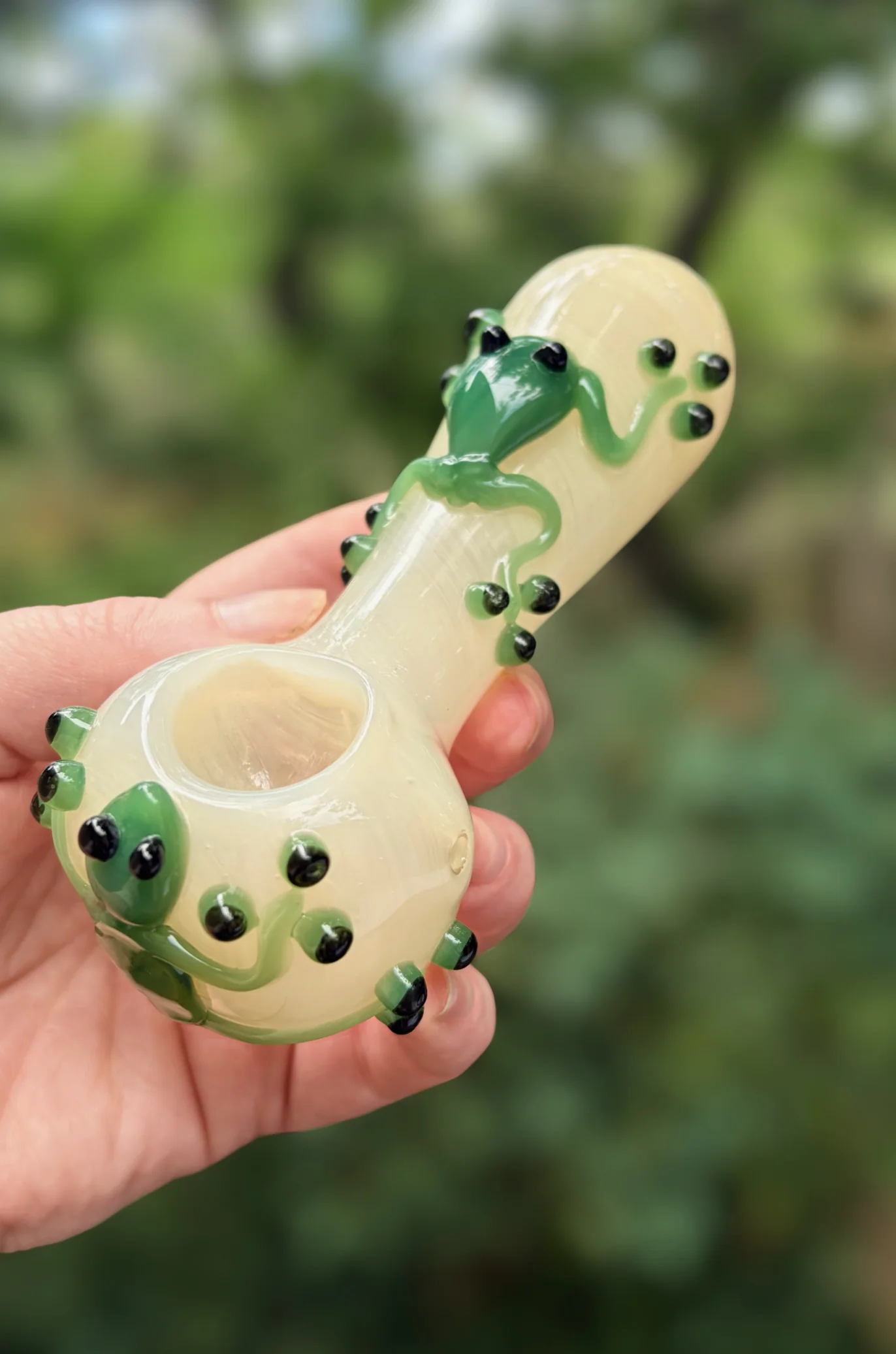 Frogger Rippit Glass pipe - Image 3