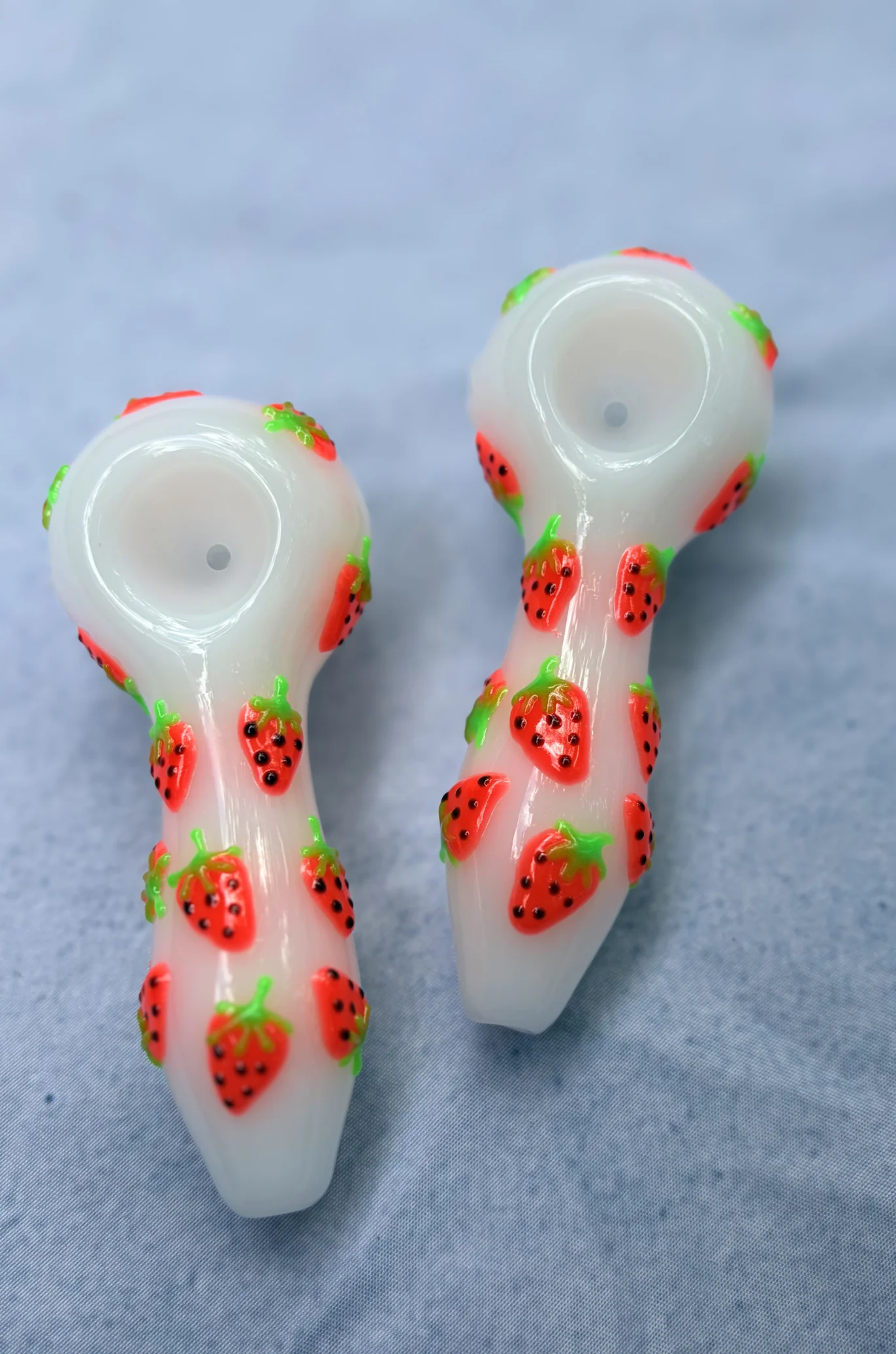 Strawberry Fields GLOW Pipe - Image 4