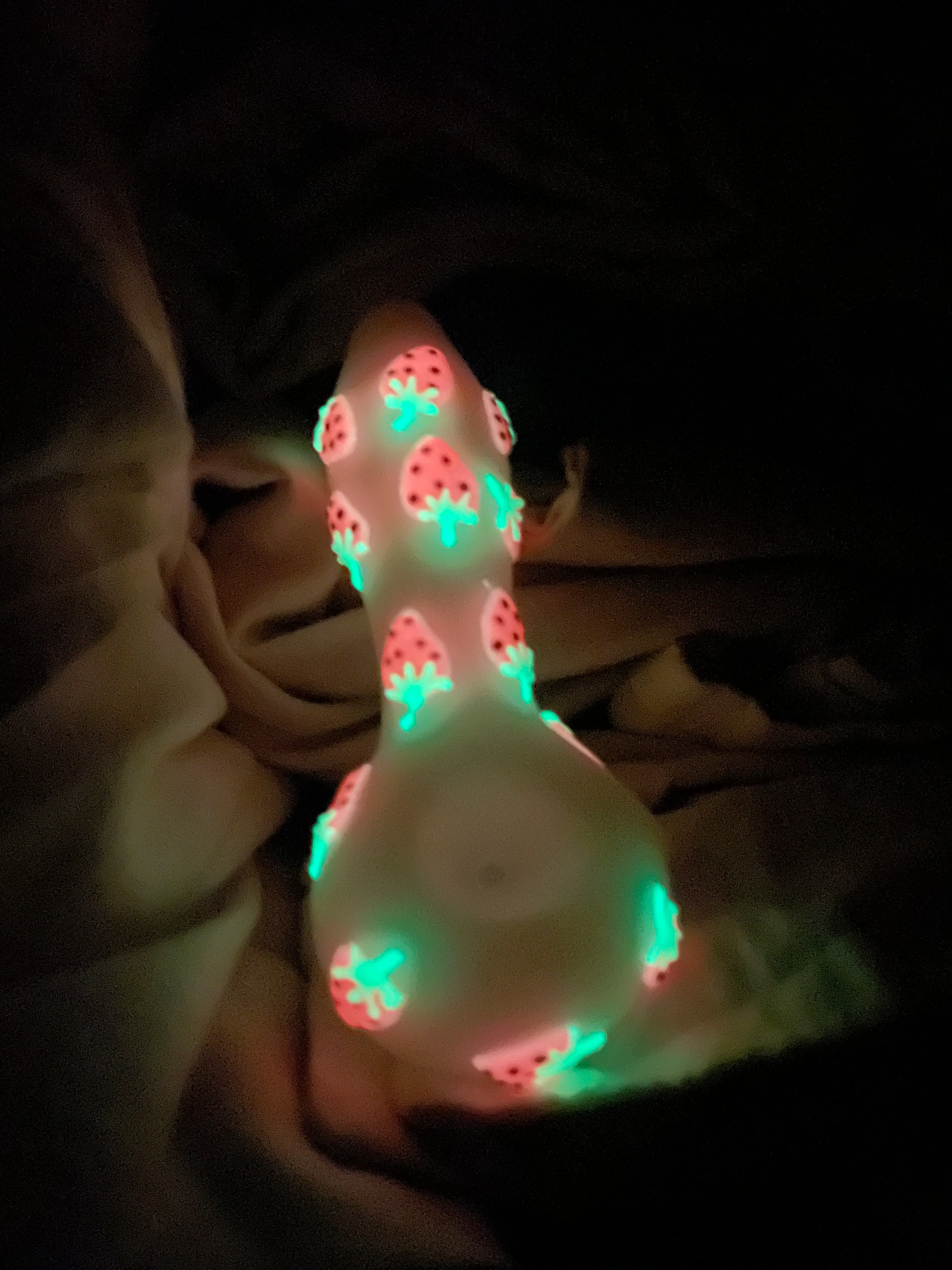 Strawberry Fields GLOW Pipe - Image 5